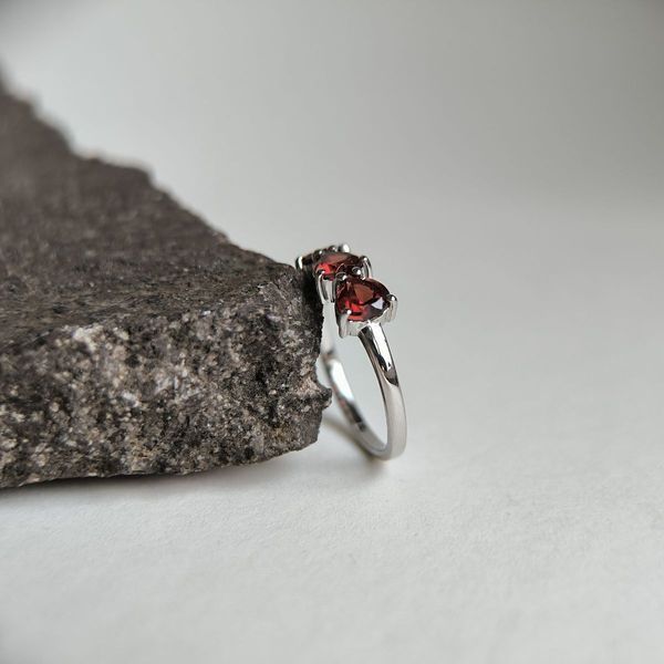 Серебряное кольцо с натуральным гранатом 1.65ct, вес изделия 2,57 гр (2181613) 18 размер 2181613 фото