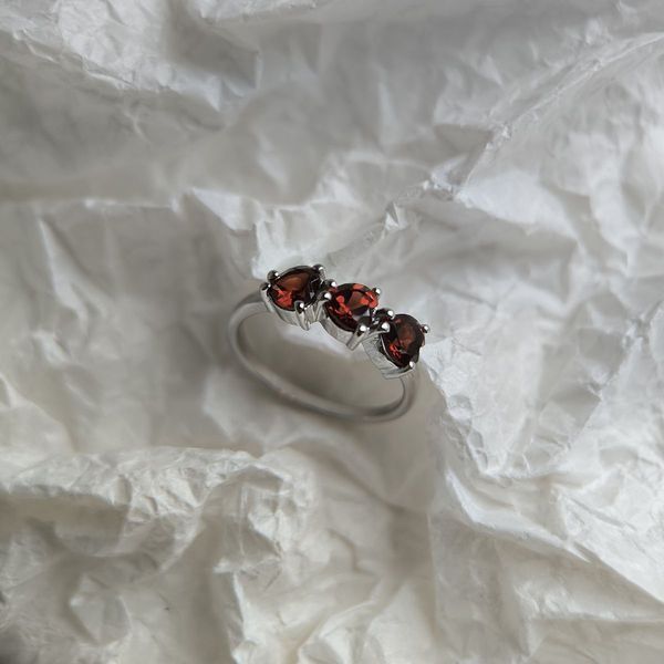 Серебряное кольцо с натуральным гранатом 1.65ct, вес изделия 2,57 гр (2181613) 18 размер 2181613 фото