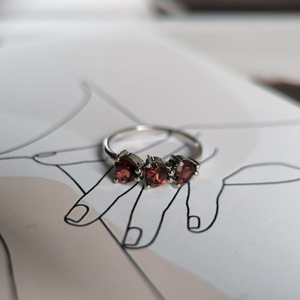 Серебряное кольцо с натуральным гранатом 1.65ct, вес изделия 2,57 гр (2181613) 18 размер 2181613 фото