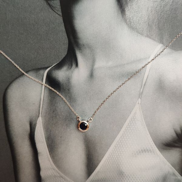 Серебряное колье с натуральным сапфиром 0.663ct, вес изделия 2,17 гр (2126614) 450500 размер 2126614 фото