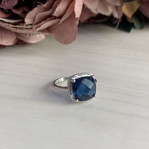 Серебряное кольцо с топазом Лондон Блю, вес изделия 4,42 гр (1937563) 17 размер 1937563 фото Серебряное кольцо с топазом Лондон Блю, вес изделия 4,42 гр (1937563) 17 размер 1937563 фото