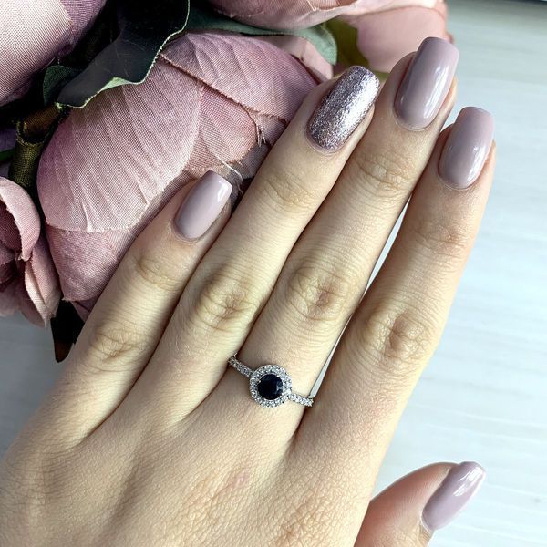 Срібна каблучка з натуральним сапфіром 1.065ct, вага виробу 1,6 гр (1236611) 17.5 розмір 1236611 фото Срібна каблучка з натуральним сапфіром 1.065ct, вага виробу 1,6 гр (1236611) 17.5 розмір 1236611 фото